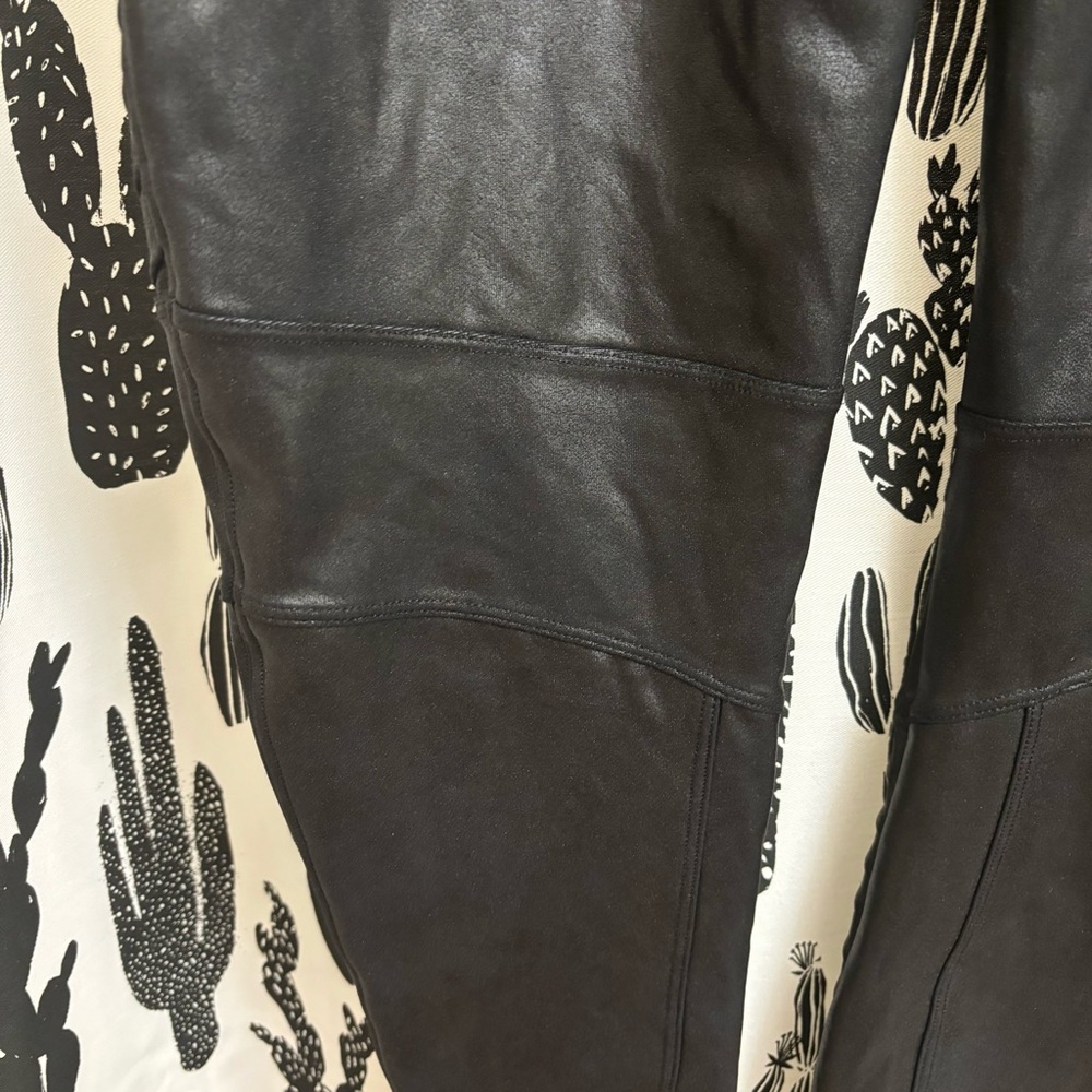 Spanx Faux Leather Moto Leggings EUC - Picture 14 of 16